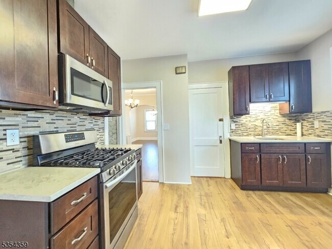 Foto del edificio - 926 Meredith Ave