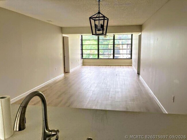 Foto del edificio - 1721 Whitehall Dr