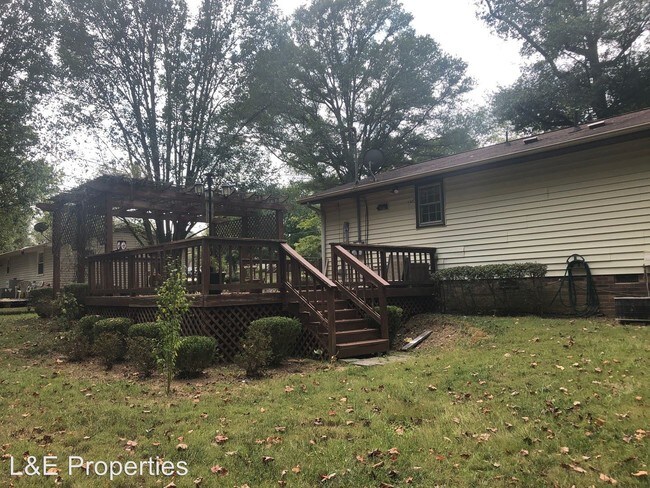Foto del edificio - 3 br, 2 bath House - 724 Woodlawn Avenue