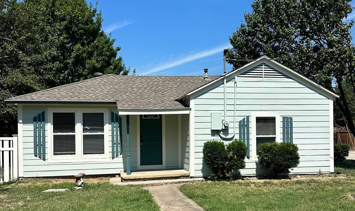 Photo - 907 Church St (Sanger, TX)
