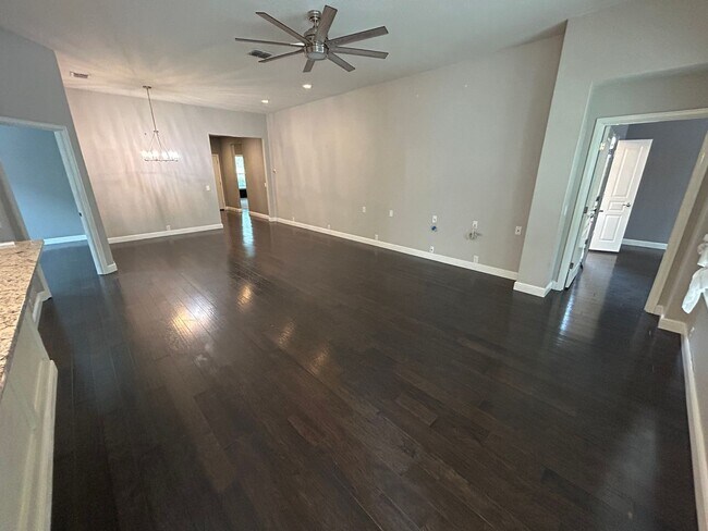 Foto del edificio - **APPLICATION RECEIVED** *MOVE IN SPECIAL* AMAZING 3 Bedroom  2 Bath Home w/ Office Room Near Ala...