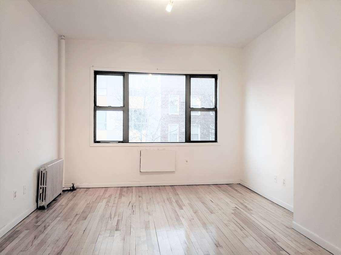 Primary Photo - 24 Skillman Ave