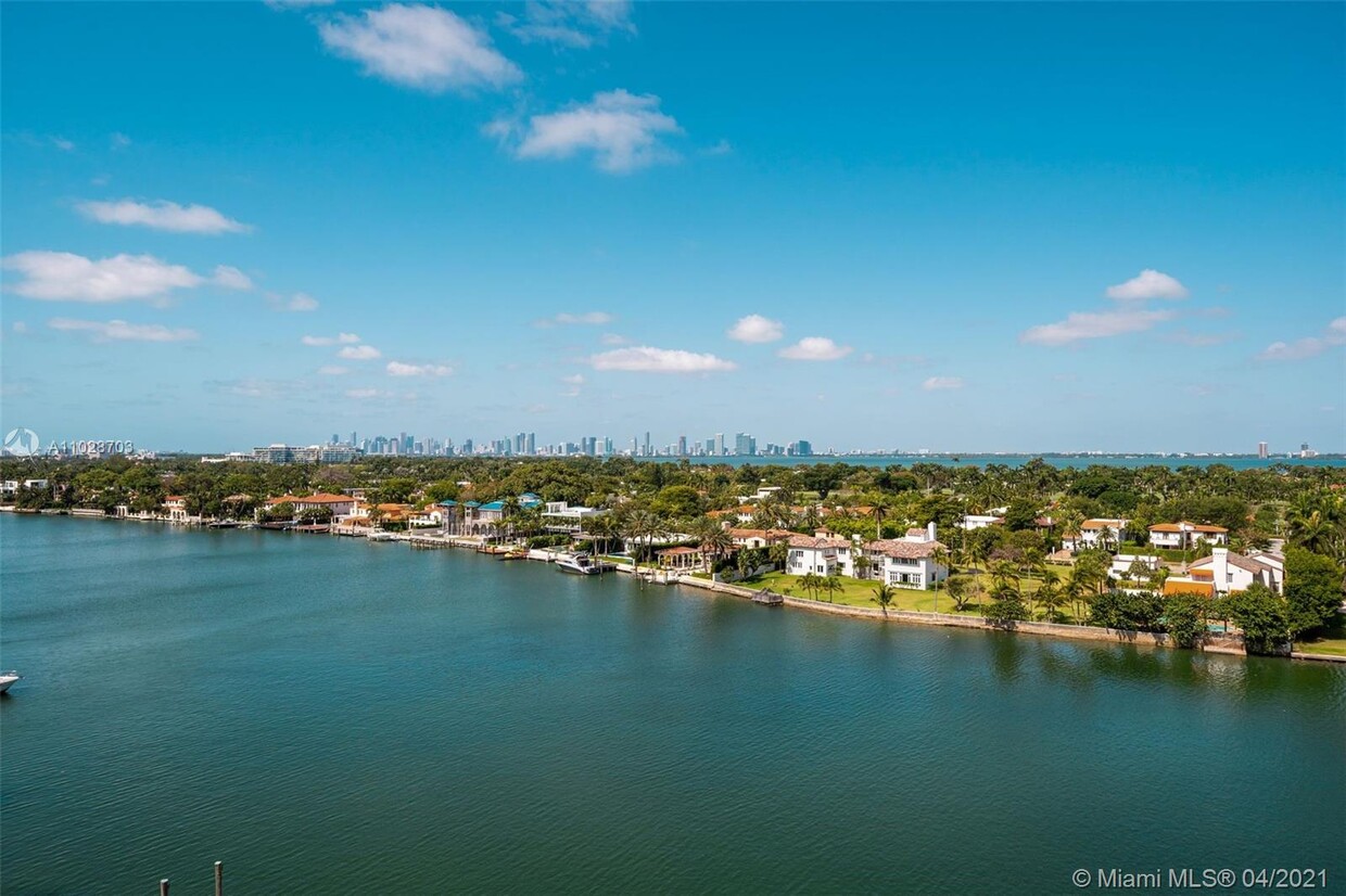 Primary Photo - 5500 Collins Ave