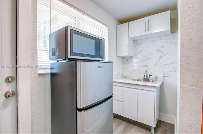 Foto del edificio - 7680 Taft St