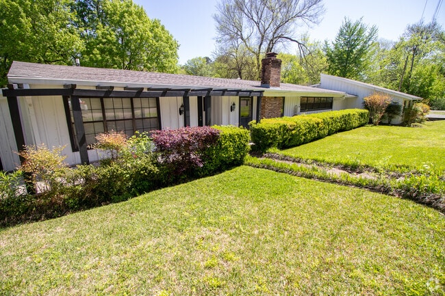 Front Entrance - 213 White Dr