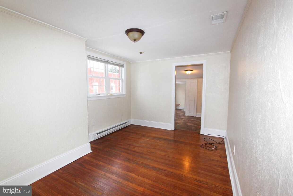 Primary Photo - 204 W Washington St