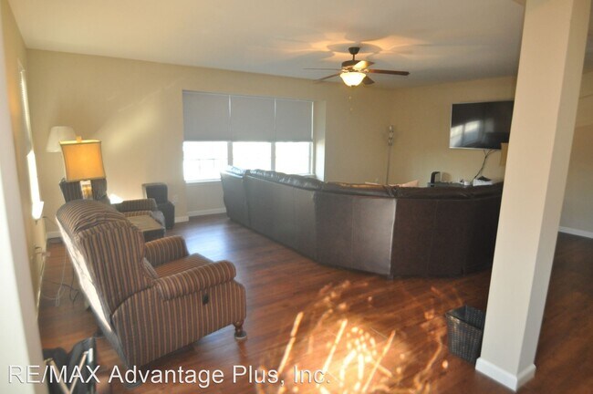 Building Photo - 142 Vineland Pkwy Dr