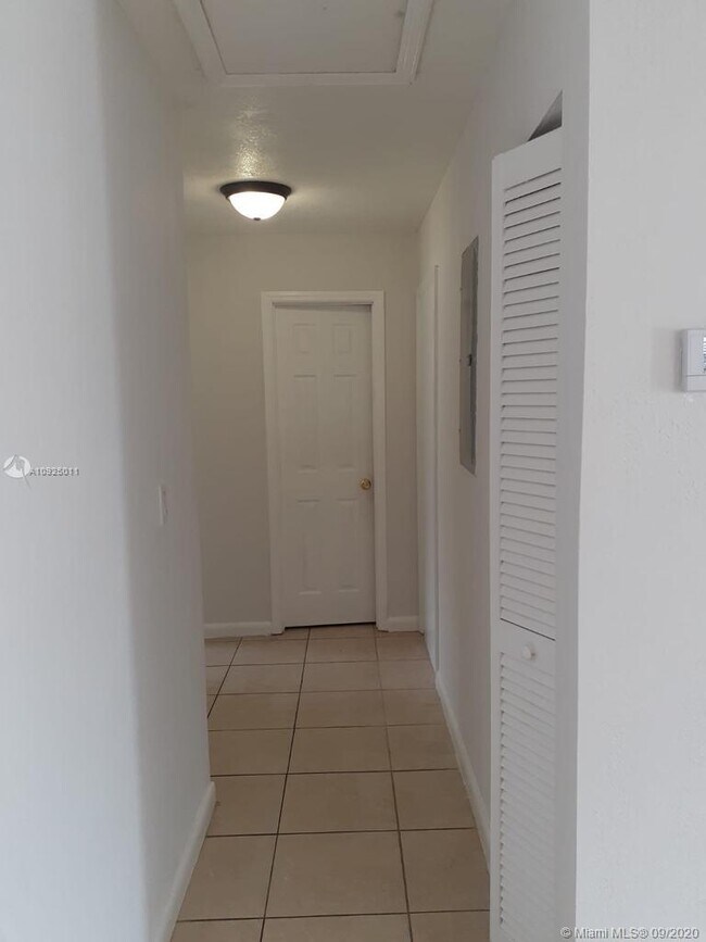 Foto del edificio - 432 NW 32nd Pl