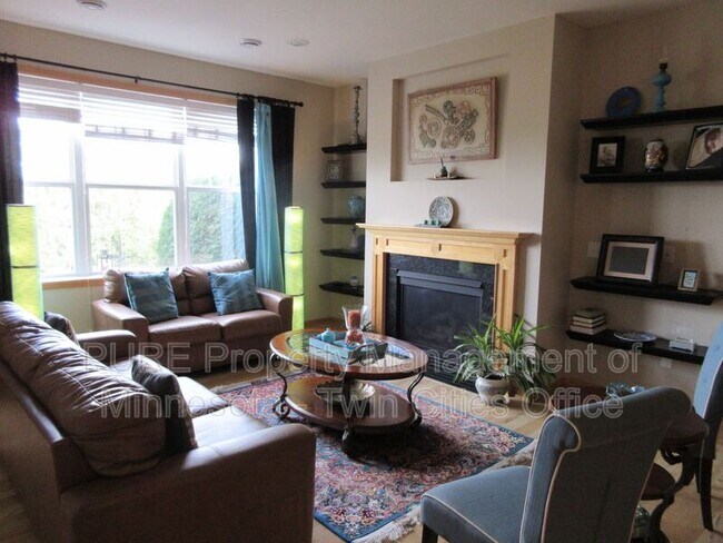 Foto del edificio - 3426 Cherry Ln