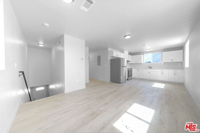 Building Photo - 236 W 84th Pl