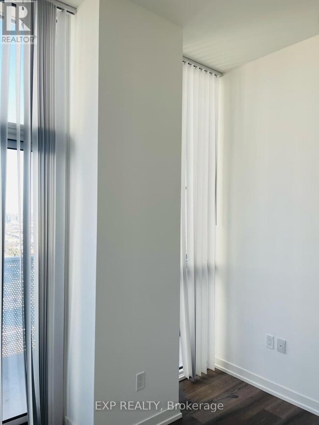 Building Photo - 28 Interchange Wy