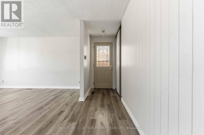 Building Photo - 2178 Erinbrook Crescent