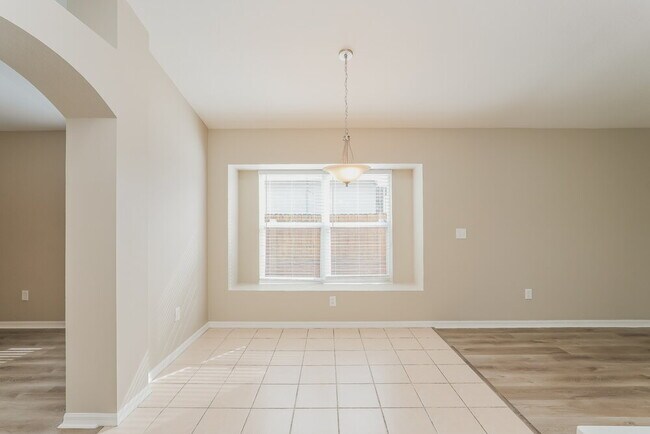 Foto del edificio - 411 Sand Ridge Dr