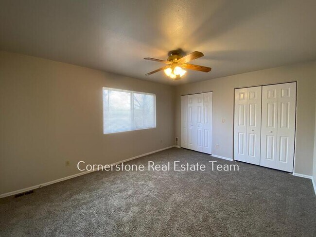 Building Photo - 901 Teal Ct