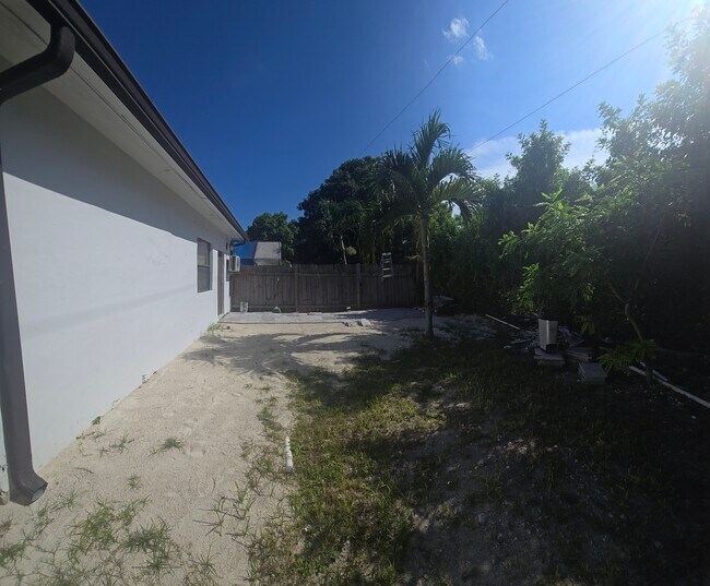 Foto del edificio - 13800 Harrison St