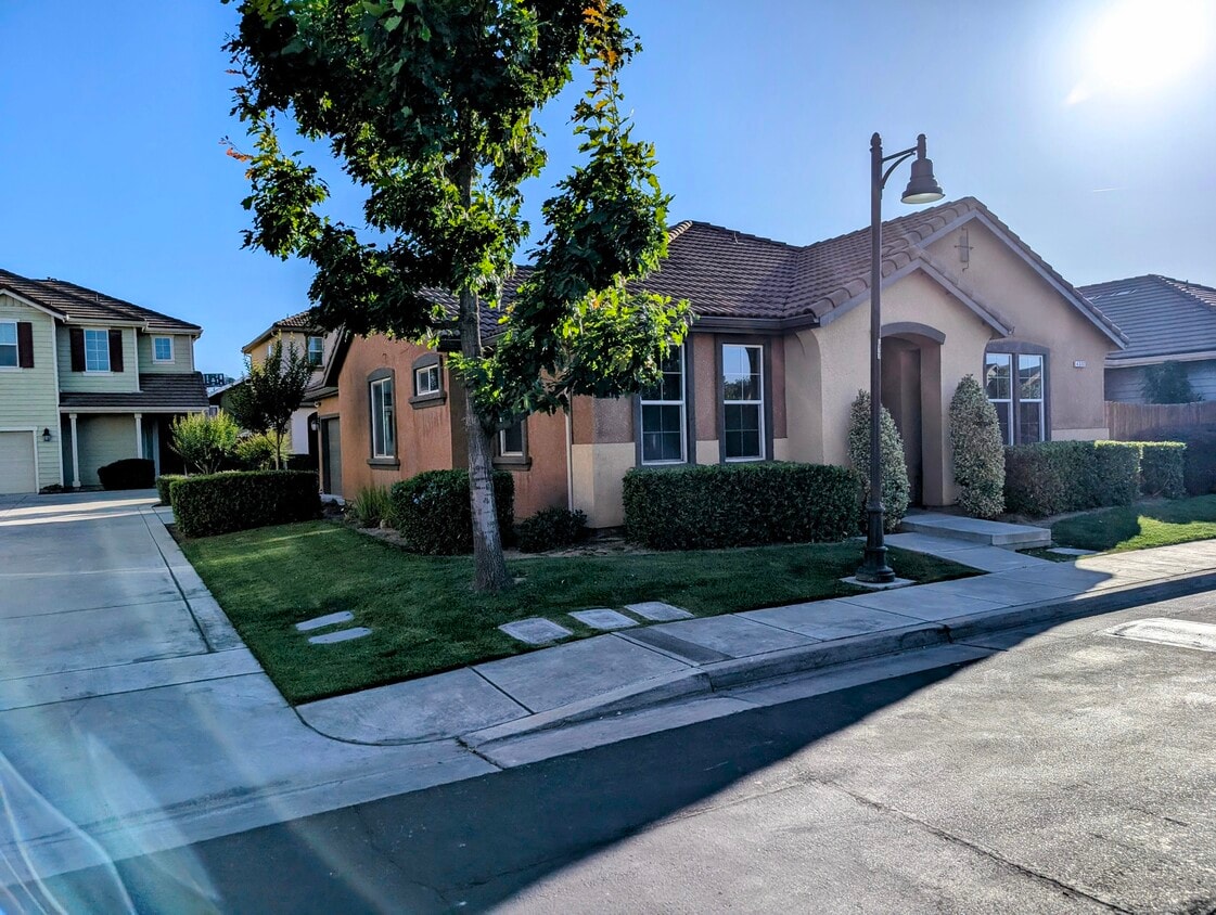 Primary Photo - 4373 W Pinsapo Dr
