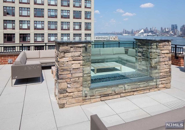 Foto del edificio - 1400 Hudson St