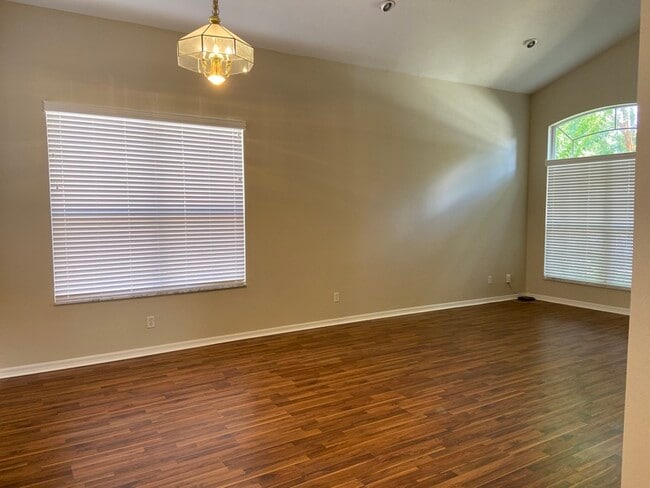 Building Photo - 1408 Holly Glen Run