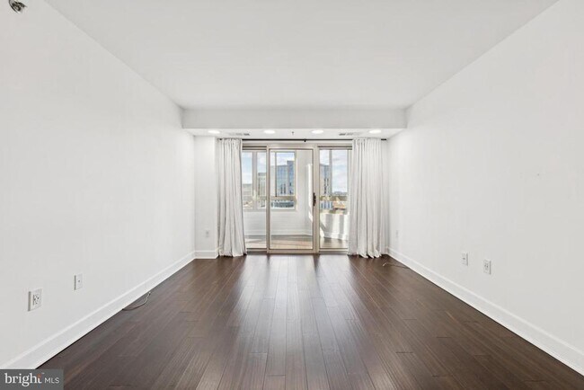 Foto del edificio - 2151 Jamieson Ave