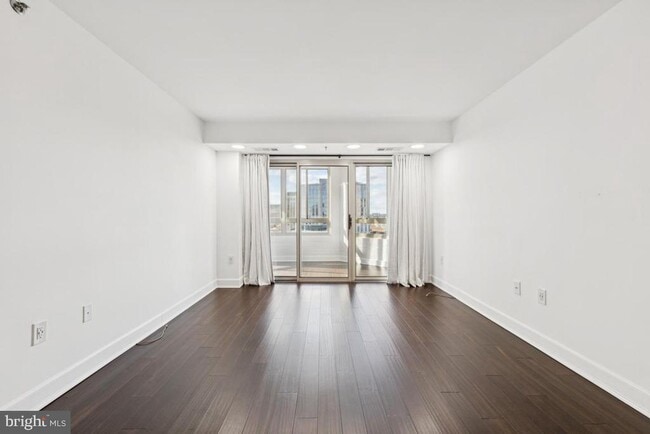 Building Photo - 2151 Jamieson Ave