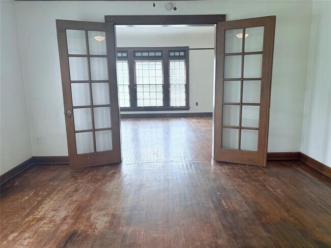 Foto del edificio - 1401 N Youngs Blvd