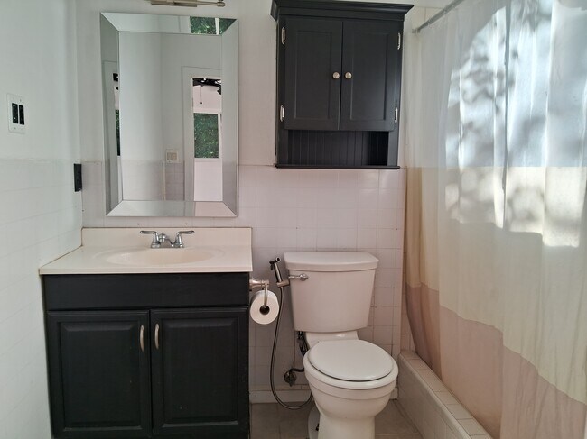 Building Photo - 207 Arnett Dr