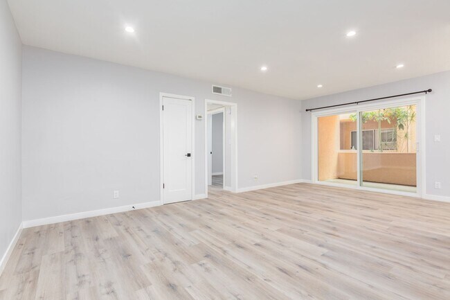 Building Photo - Coldwater Contessa
