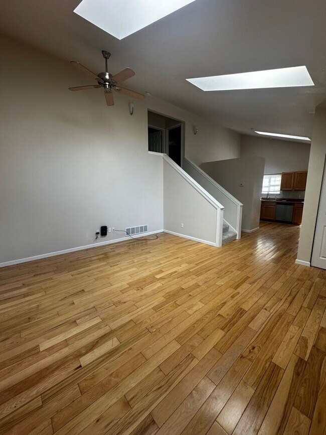Building Photo - Spacious 3 Bedroom Home- Dog Negotiable!