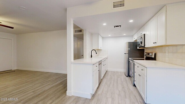 Foto del edificio - 1118 N Granite Reef Rd