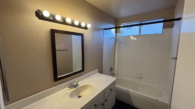 Building Photo - Charming 4-Bed Single Story, NO HOA- MOVE IN SPECIAL - $500.00 OFF FIRST FULL MONTHS RENT WITH MO...