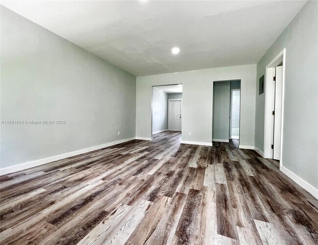 Foto del edificio - 829 NW 10th St