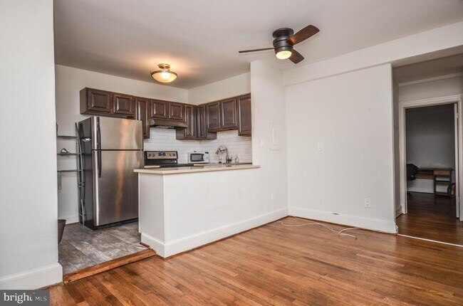 Foto del edificio - 637 3rd St NE