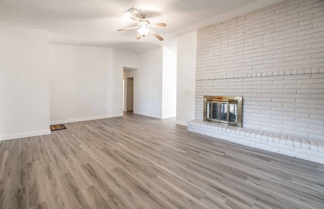 Building Photo - Cozy Oasis in the Heart of Las Vegas!