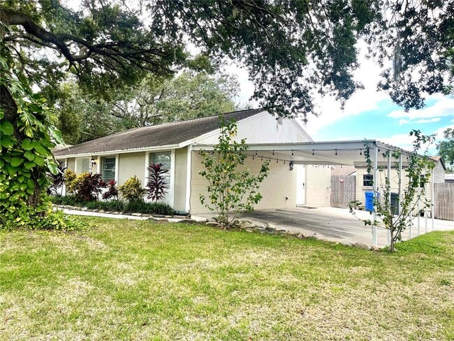 Building Photo - 3301 Russett Dr