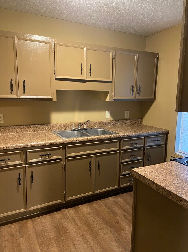 Kitchen - 447 Burgundy Drive