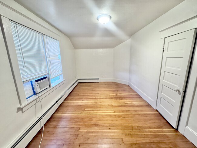 Foto del edificio - 145 W 200 S St