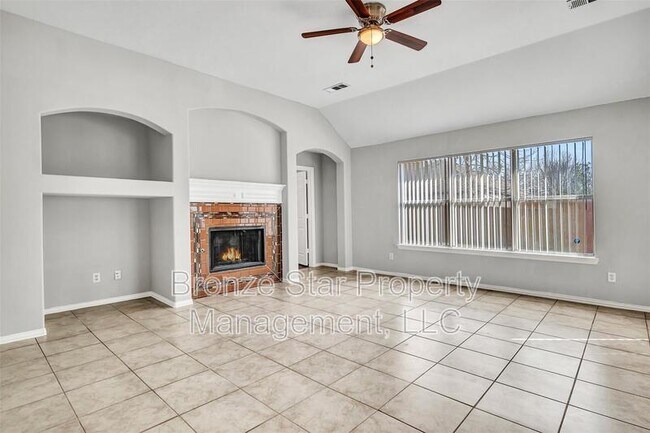Building Photo - 2827 Rosewood Blvd