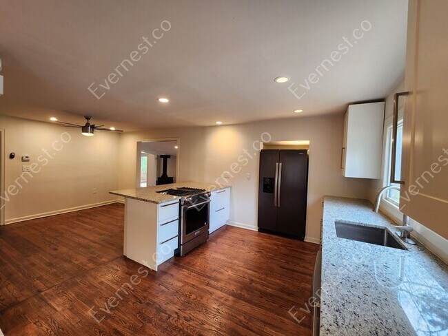 Building Photo - 1066 Briar Vista Terrace NE