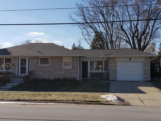 Building Photo - 1205 Iroquois St