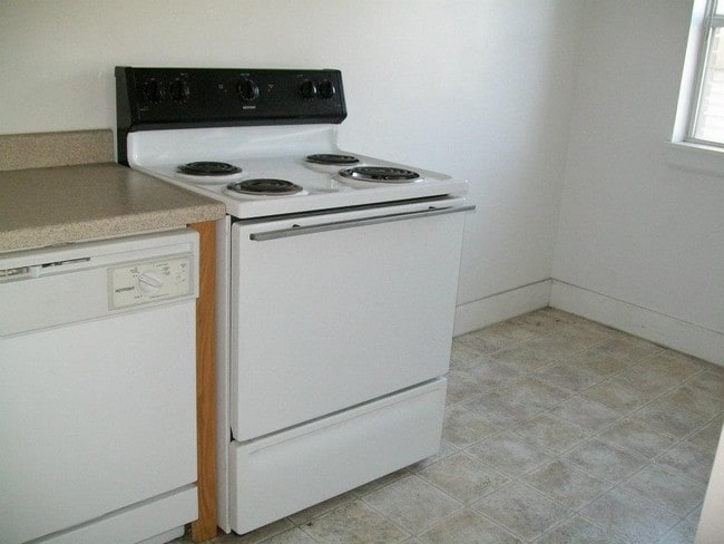 Kitchen - Trenton Apartments