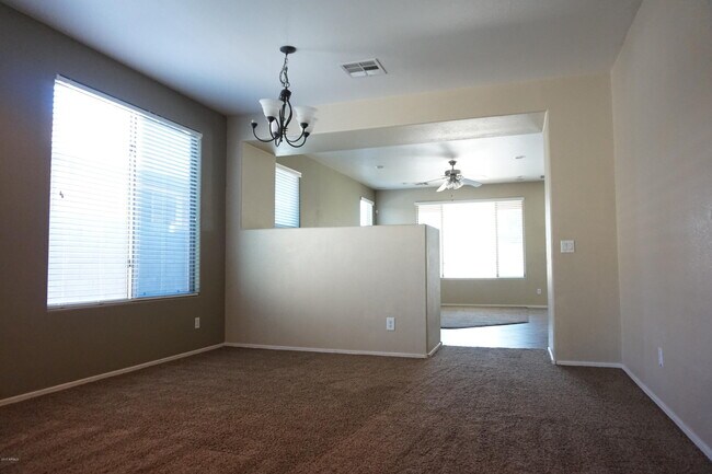 Building Photo - 4155 E Bellerive Dr