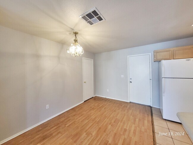 Foto del edificio - 5278 Sacha Way