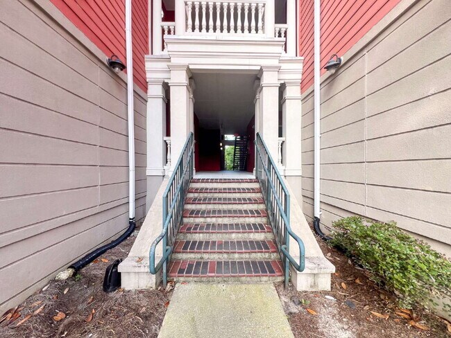 Building Photo - 2 Bed, 2 Bath Condo at amenity-rich The Me...