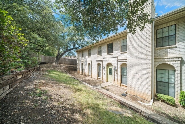 Building Photo - Fredericksburg_8415