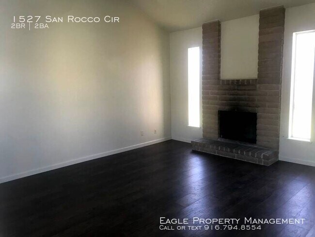 Building Photo - 2BD 2 BA Half Plex With Own Garage