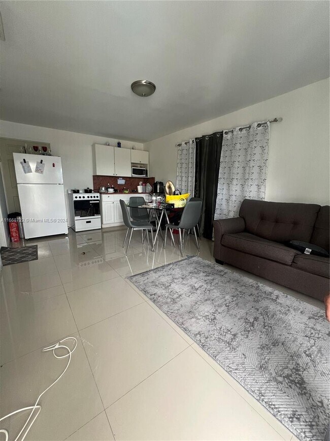 Foto del edificio - 467 E 13th St