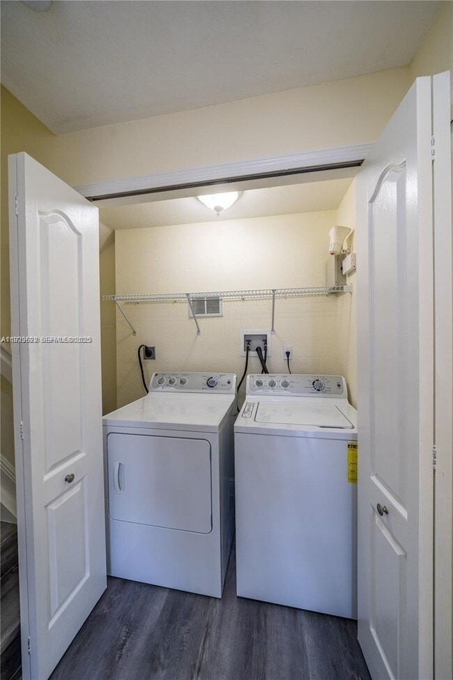 Foto del edificio - 8882 W Flagler St