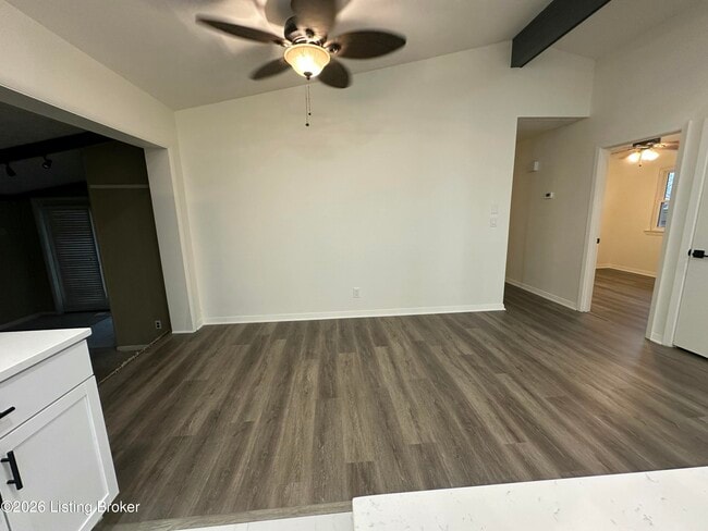 Foto del edificio - 4806 Mid Dr