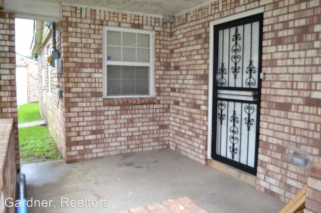 Building Photo - 3 br, 1 bath House - 4585 Montegut Dr.