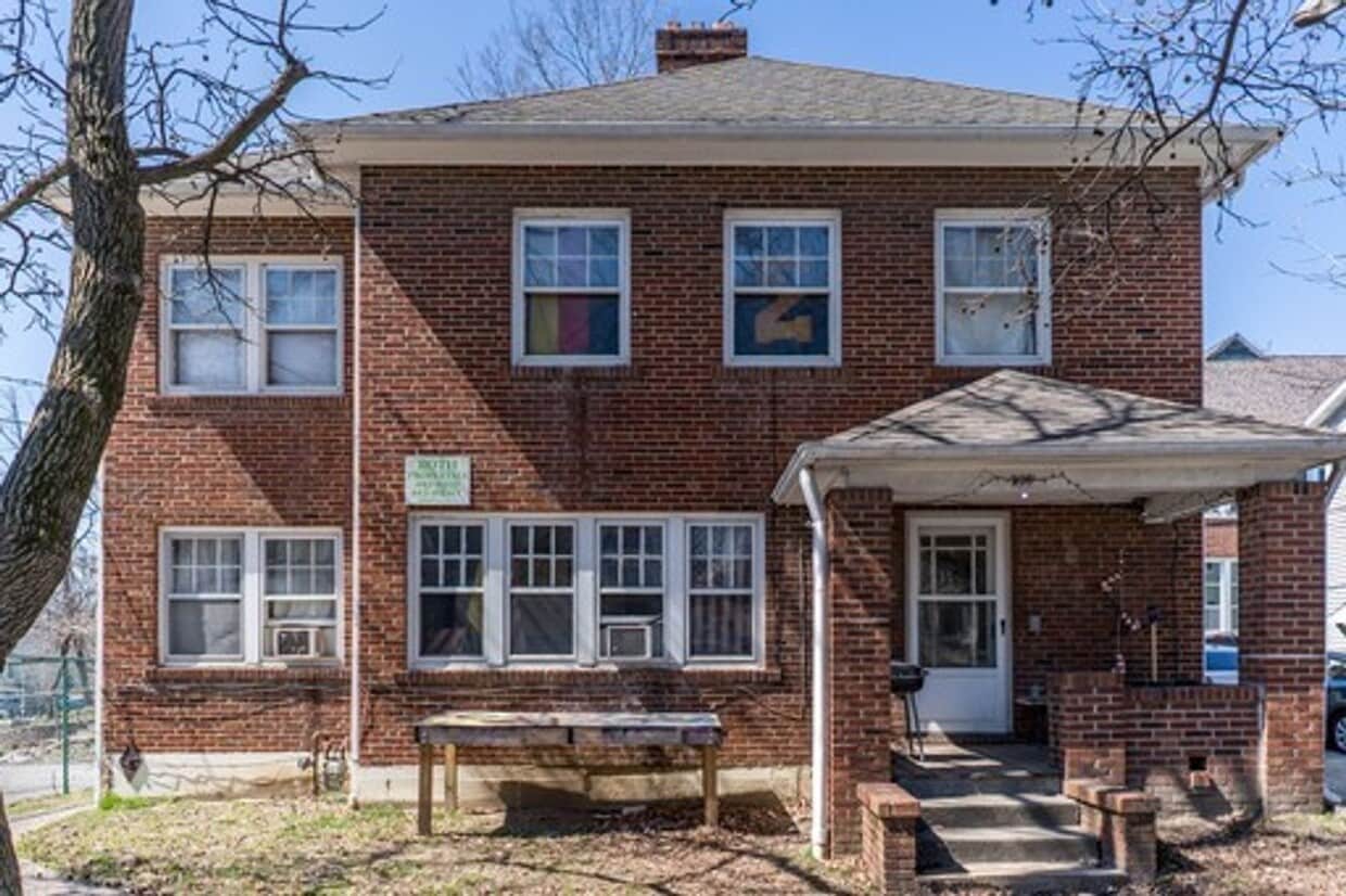 Primary Photo - 205 S College Ave